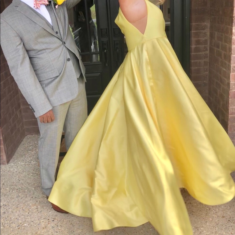 2019 Spring Season Sherri Hill Dress